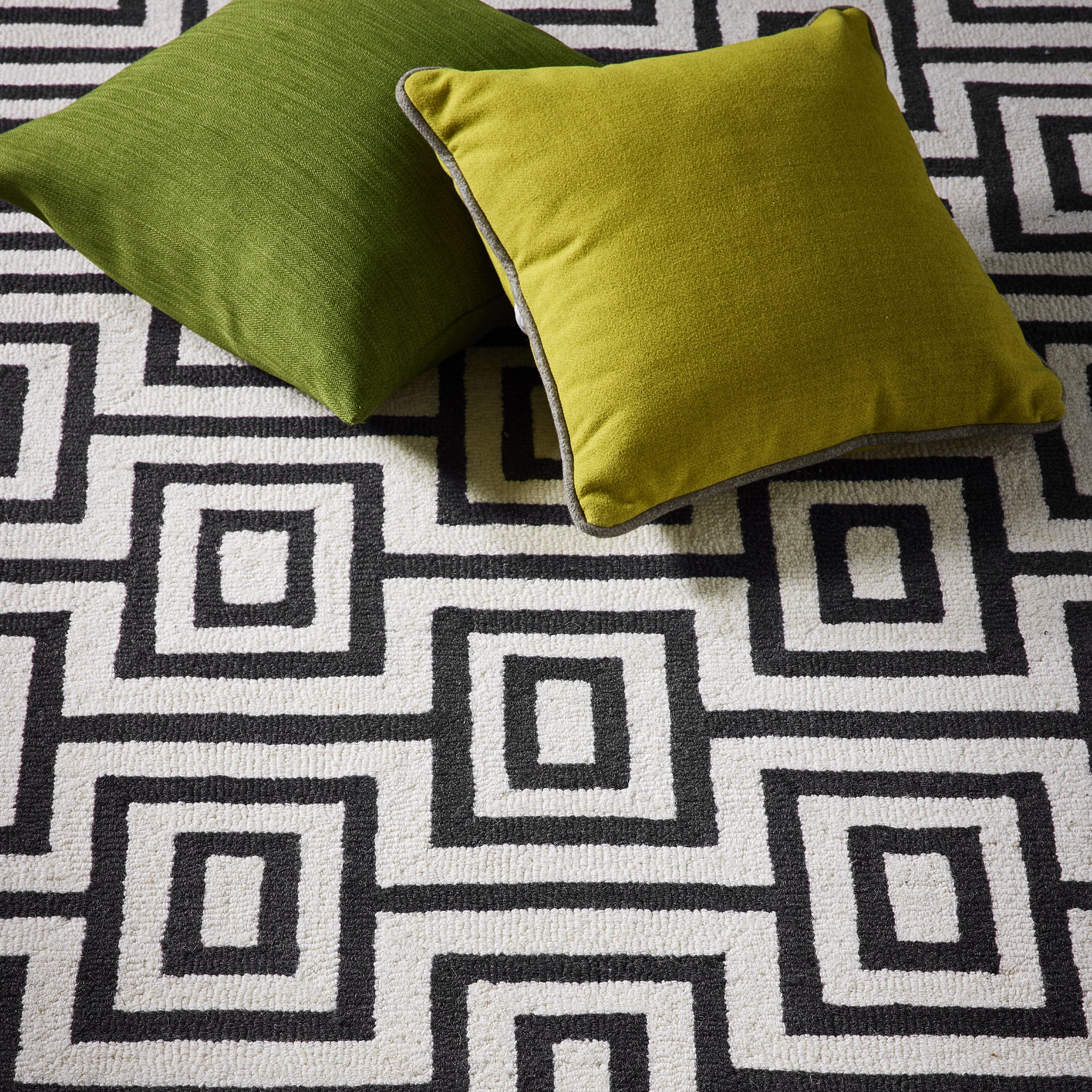 Origins Labyrinth Black/White Rug