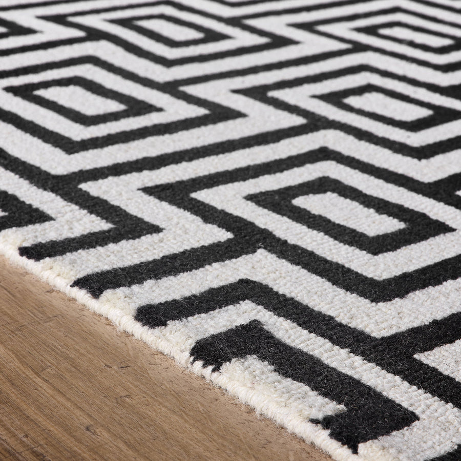 Origins Labyrinth Black/White Rug